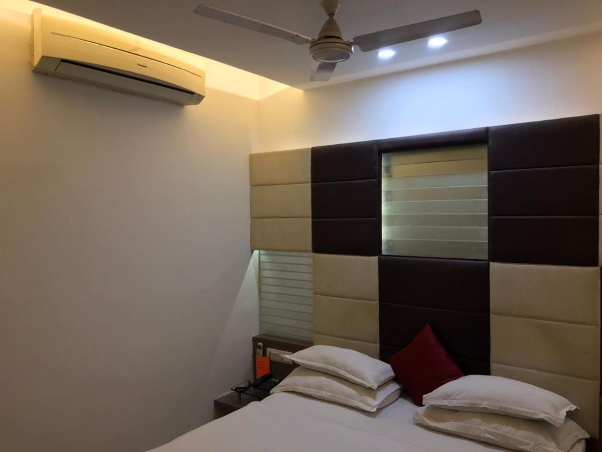 Pearl Hotel & Banquets Ahmedabad Exterior foto