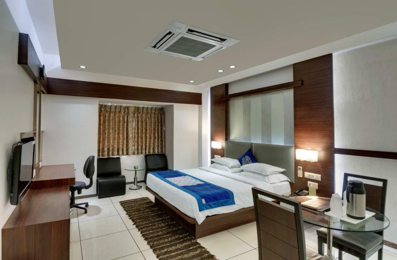 Pearl Hotel & Banquets Ahmedabad Exterior foto