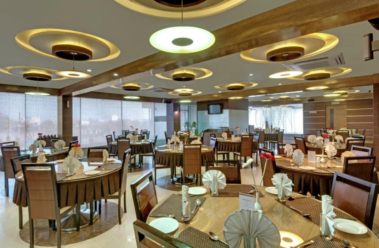 Pearl Hotel & Banquets Ahmedabad Exterior foto
